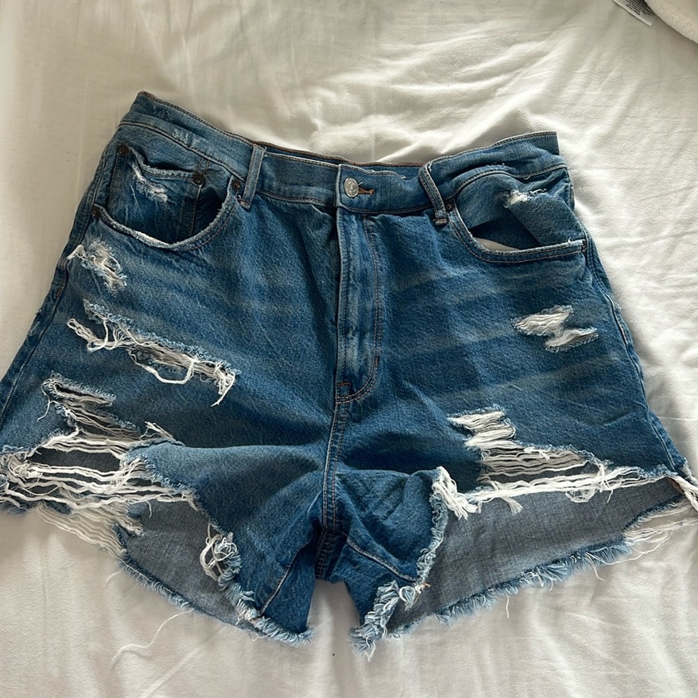 Distressed denim short
